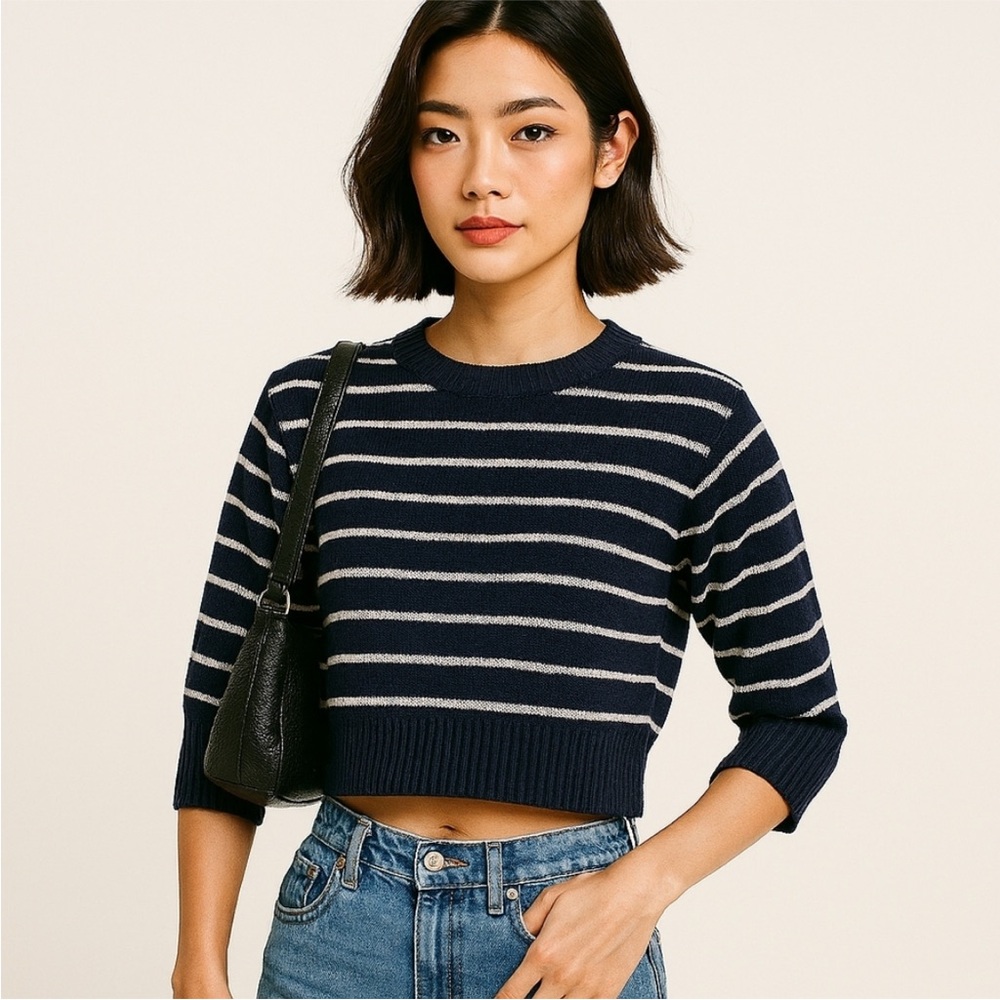 Tahari Black/White Striped Crewneck Cropped Swearer. Size Large